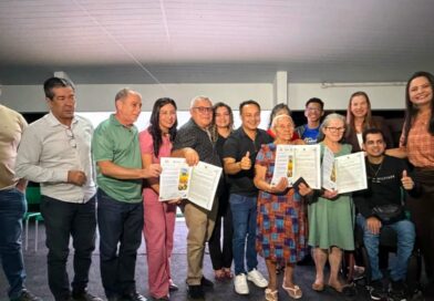 Mais de 120 famílias da SQ19 recebem escrituras de imóveis em Cidade Ocidental