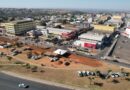 Prefeito Carlinhos do Mangão assina ordem de serviço para construção de estacionamento e calçadas às margens da DF-290 Prefeito Carlinhos do Mangão assina ordem de serviço para construção de estacionamento e calçadas às margens da DF-290