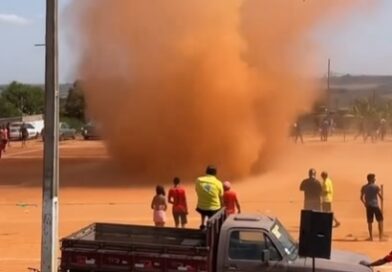 Redemoinho surpreende público durante final de campeonato de futebol no Jardim ABC