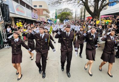 Desfile cívico de 7 de Setembro reúne centenas de pessoas em Cidade Ocidental