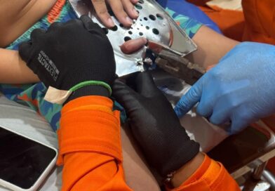 Criança de 4 anos fica com dedo preso em ralo de aço de banheiro em Novo Gama Criança de 4 anos fica com dedo preso em ralo de aço de banheiro em Novo Gama