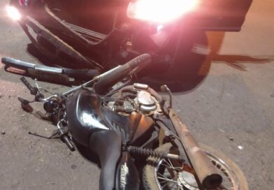 Motociclista fica ferido após acidente entre carro e moto na GO-520, em Novo Gama Motociclista fica ferido após acidente entre carro e moto na GO-520, em Novo Gama