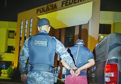 Homem é preso na BR-040, em Valparaíso de Goiás, com R$ 4,4 mil em notas falsas no teto do carro