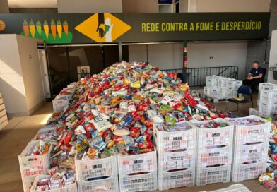 Mais de 13 toneladas de alimentos são arrecadadas com a entrada solidária da 32ª Expoagro de Luziânia Mais de 13 toneladas de alimentos são arrecadadas com a entrada solidária da 32ª Expoagro de Luziânia