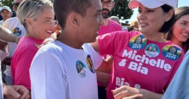 Michelle Bolsonaro participa de carreata de candidata que sofreu acidente em trio elétrico em Valparaíso de Goiás Michelle Bolsonaro participa de carreata de candidata que sofreu acidente em trio elétrico em Valparaíso de Goiás