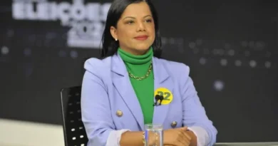 Câmara de Formosa aprova primeiro pedido de cassação contra prefeita Simone Ribeiro Câmara de Formosa aprova primeiro pedido de cassação contra prefeita Simone Ribeiro