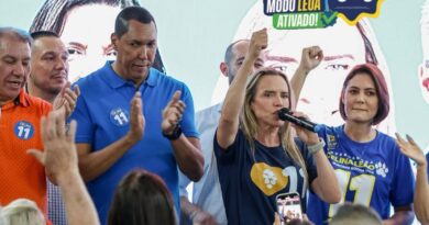 Celina promete melhorias no transporte público do Entorno durante encontro com prefeitos e vice-prefeitos Celina promete melhorias no transporte público do Entorno durante encontro com prefeitos e vice-prefeitos