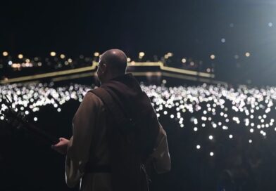 Mais de 200 mil fiéis acompanham show de Frei Gilson no encerramento da festa de Nossa Senhora Aparecida em Brasília